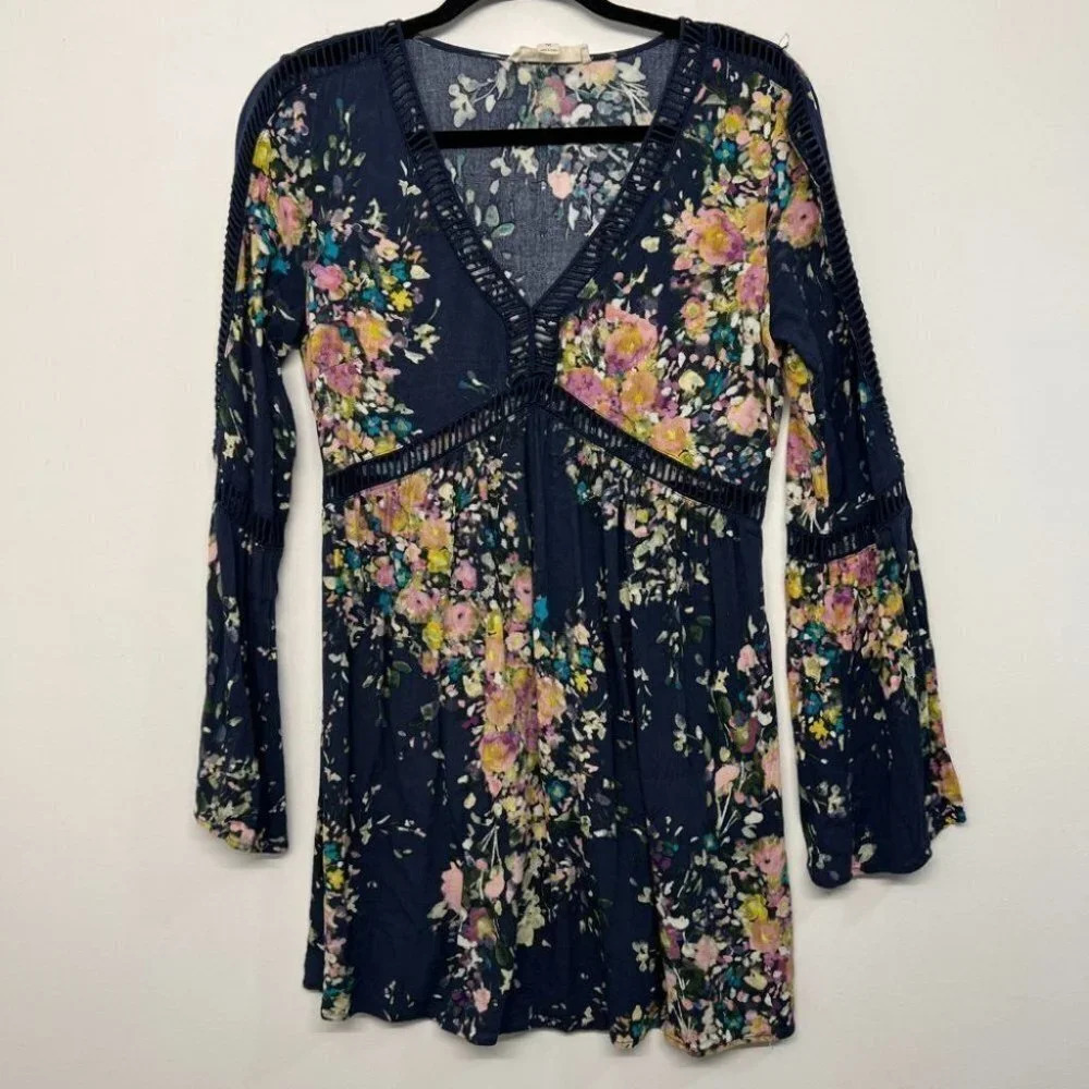 Love Stitch Domino‎ Blue Floral Peasant Mini Dress Size Medium Bell Sleeve Tunic